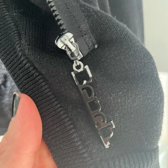 Bench Sweater - Picture 4 of 5